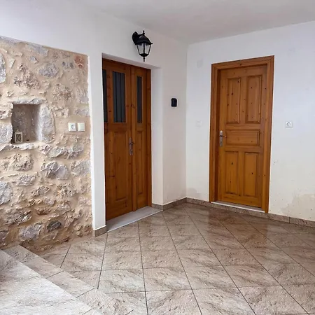 Tsakoniki Filoxenia! לאונידיון