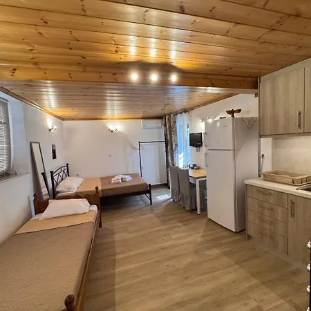 Tsakoniki Filoxenia! לאונידיון