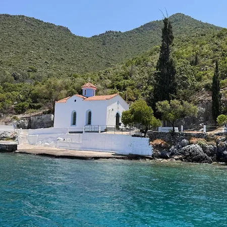 Tsakoniki Filoxenia! *